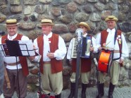  - Śpiewanie piesni patriotycznych na plantach wraz z publicznoscią - zdjęcie nr 7