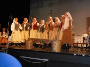  - NASZA WSIOWA NUTA NIGDY NIE ZAGINIE - Widowisko z okazji 60 - lecia Goleniowskiego Domu Kultury - zdjęcie nr 1